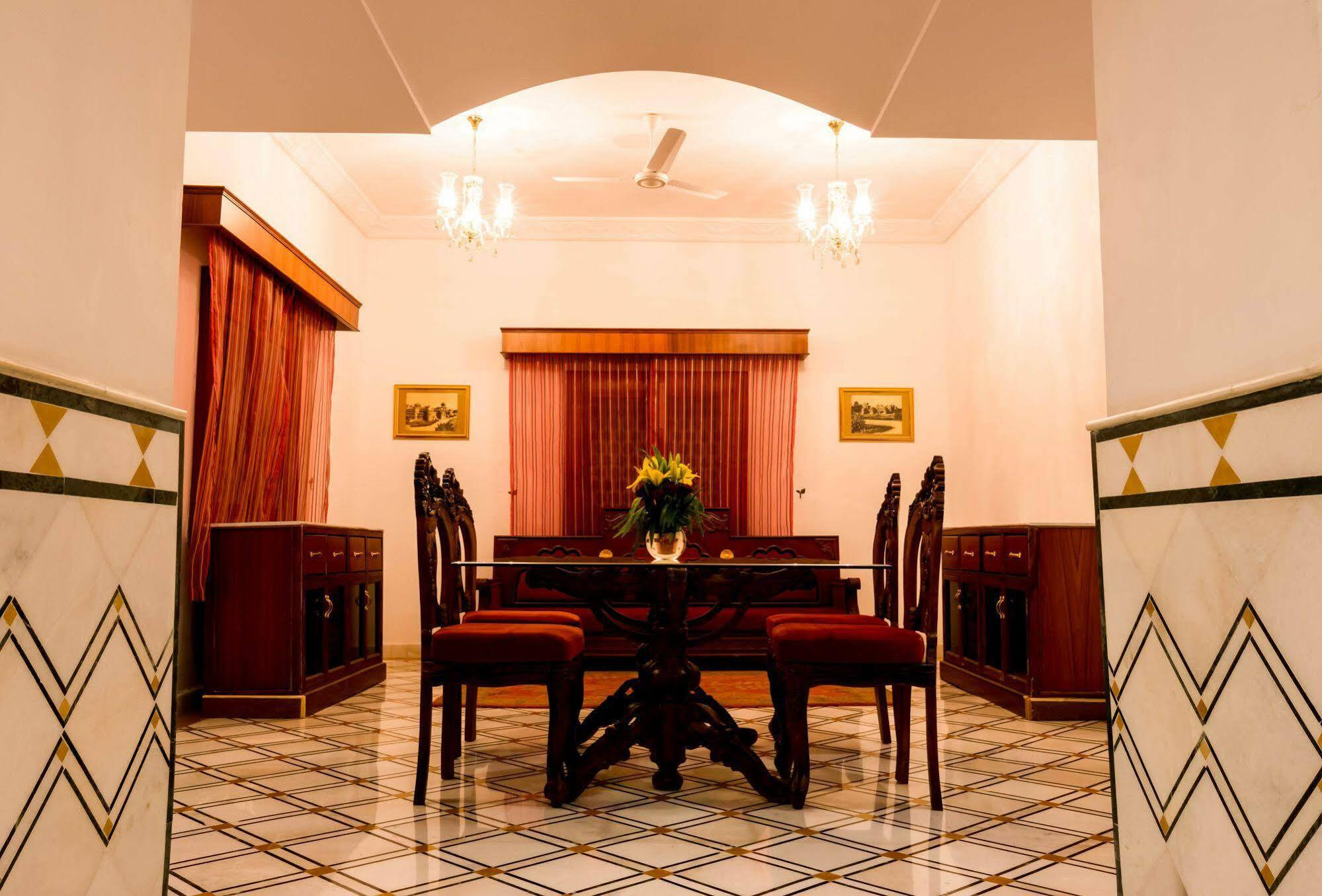 מלון Pratap Mahal Pushkar Ihcl Seleqtion מראה חיצוני תמונה